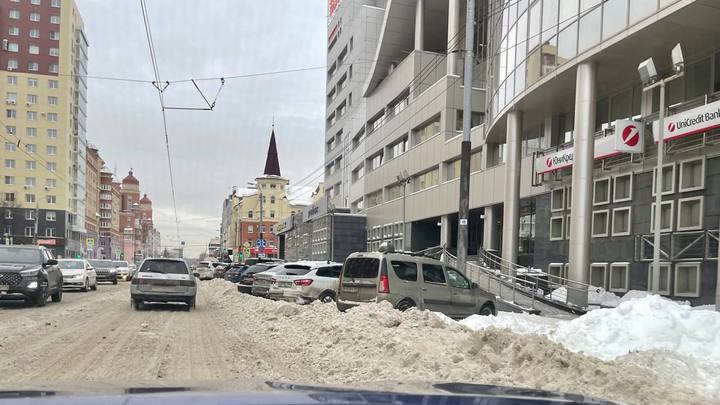 В Челябинске провалили уборку от снега десятков улиц из-за автомобилистов