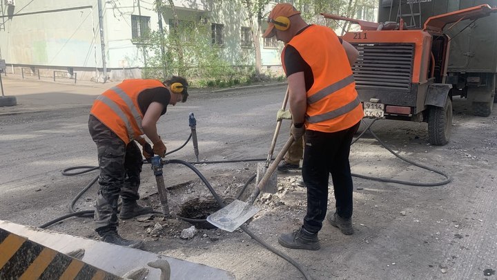 В Самаре устанавливают современные люки с защитой от воров