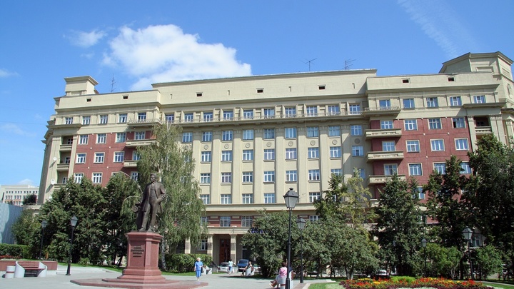 В Новосибирске знаменитый стоквартирный дом отремонтируют за счёт жильцов