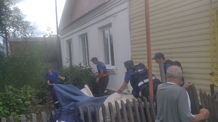 Вывезем и высушим: под Нижним Тагилом начали восстанавливать дома после наводнения