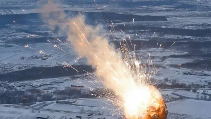 Над нашими головами летают 15 тысяч «убийц городов». Космос атакует?