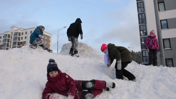 Русский школьник отказался праздновать Новый год в Дубае. Лучше к бабуле в Дюртюли: Там берлога есть!