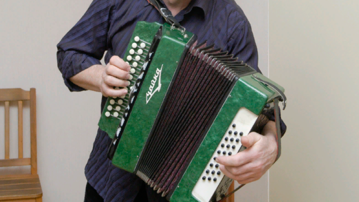 Мужчина спел День Победы перед украинской ДРГ: Гладков желает встретиться с аккордеонистом