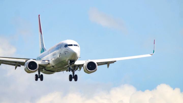 Экстренная посадка на одном двигателе: Что известно о ЧП на рейсе Алма-Ата - Минводы