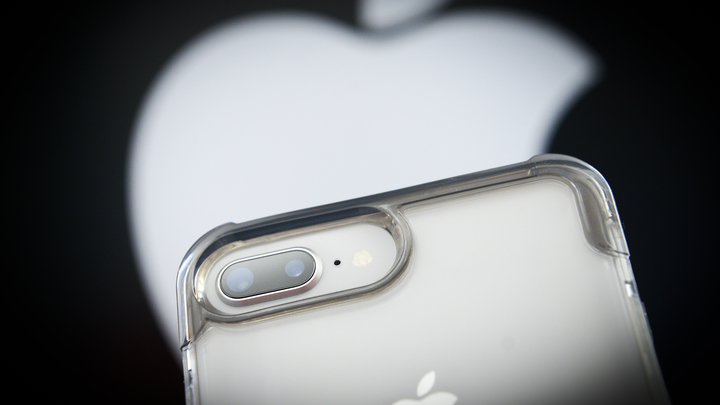 iPhone научили повиноваться взгляду - видео