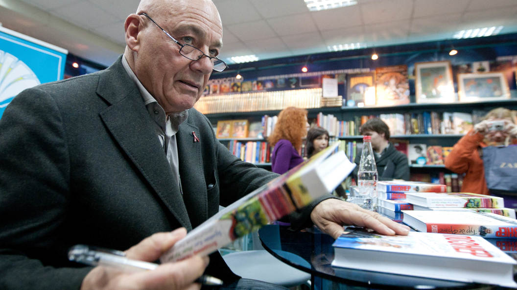 Познер читать. Журналист Познер. Дом Владимира Познера.