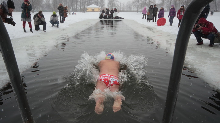 Только НАТО не показывайте: Серж-морж заманил иностранцев икрой. Но что-то пошло не так