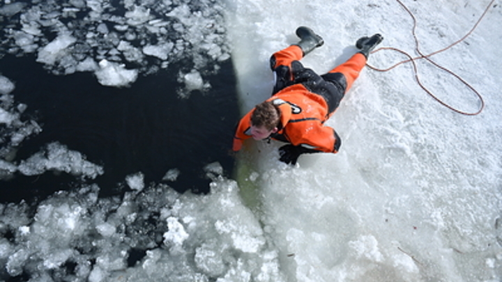 В Свердловской области двое детей провалились под лед и утонули