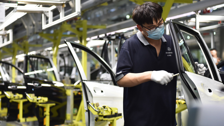 Трупы на улицах, люди едят собак: Профессор о правде и лжи про коронавирус в Китае