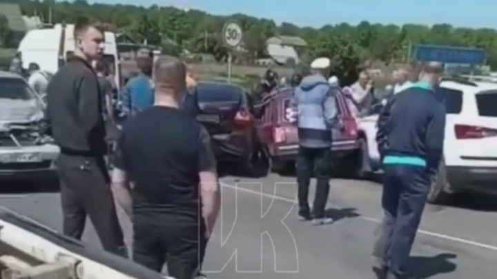 Четыре автомобиля столкнулись на дороге в кузбасском городе
