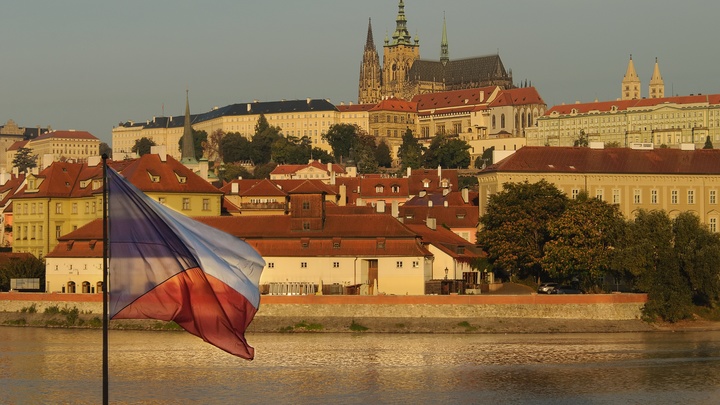 Премьер Чехии признал произвол против русских: На сотни миллионов крон