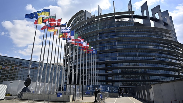 Удар по журналистам, силовикам и военным: В ЕС согласовали новые санкции против России