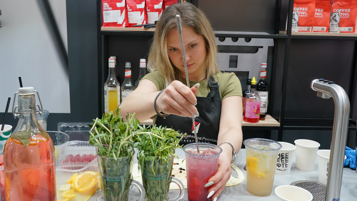 Стрелял из травмата, избил барменшу руками: кикбоксер Мамонтов напал на девушку в ресторане - видео