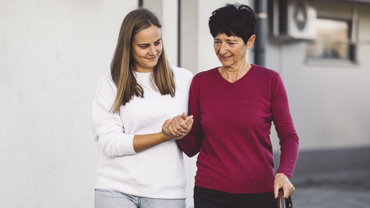 Названы начальные признаки деменции: Могут проявиться уже в 45 лет