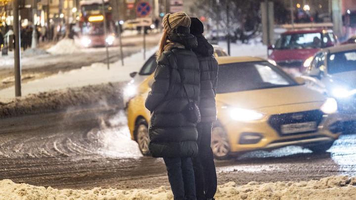 Цены на такси перед Новым годом выросли в Новосибирске в 1,5-2 раза