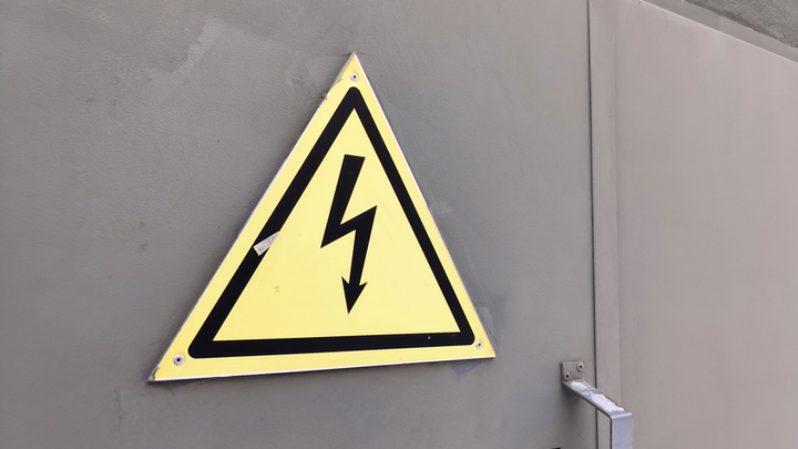 В Краснодаре жители Центрального округа остались без света из-за повреждения ЛЭП