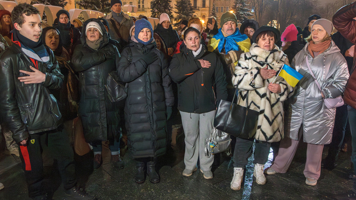 Ганьба тобi: Зеленскому устроили бабий бунт. Армия готова повернуть на Киев