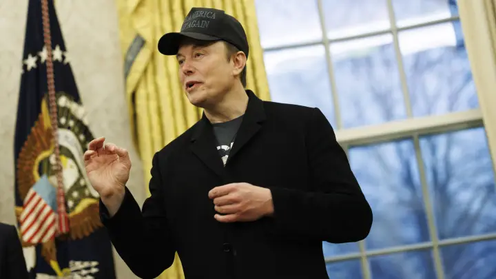 И тут начался театр: Маска пытаются прощупать. Расстрел шоурума - часть игры