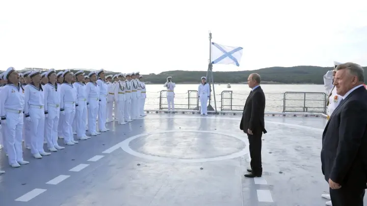 Это превыше всего: в Кремле объяснили причину отмены парада ВМФ