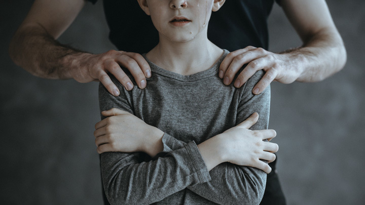 Педофилы под защитой мигрантов: За любителя детей устроили битву