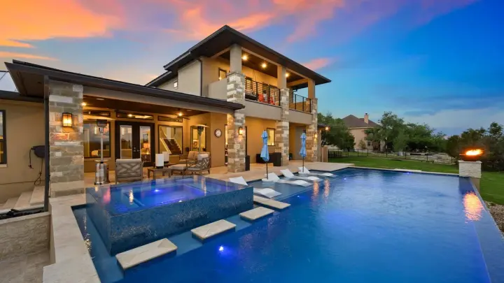 Стивен Сигал решил продать особняк на Рублёвке