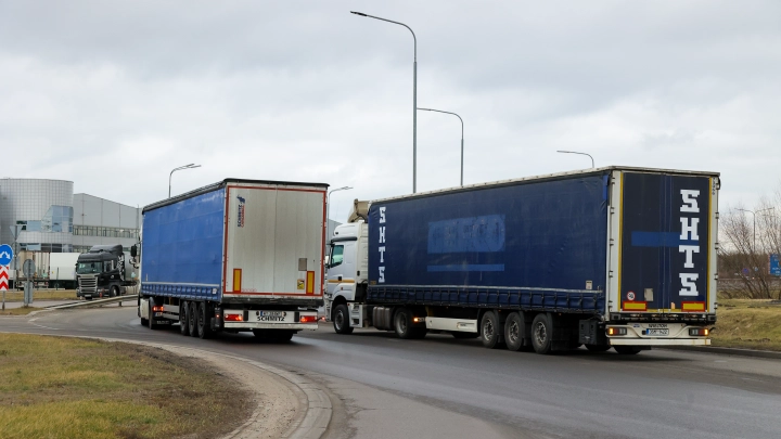 Огромные автомобильные очереди скопились в Белоруссии на границах с Польшей и Литвой
