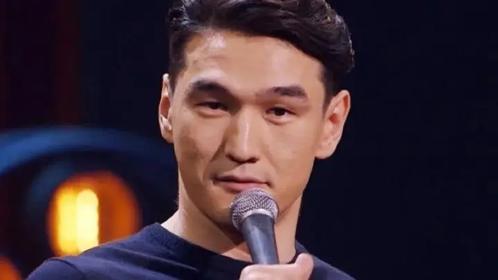 Комик Нурлан Сабуров выступит в Риге за 25 тысяч евро и шоколадки Ritter Sport