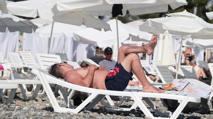 Отдых в Сочи оказался выгоднее: сравнение цен на пляжах Кубани удивило туристов