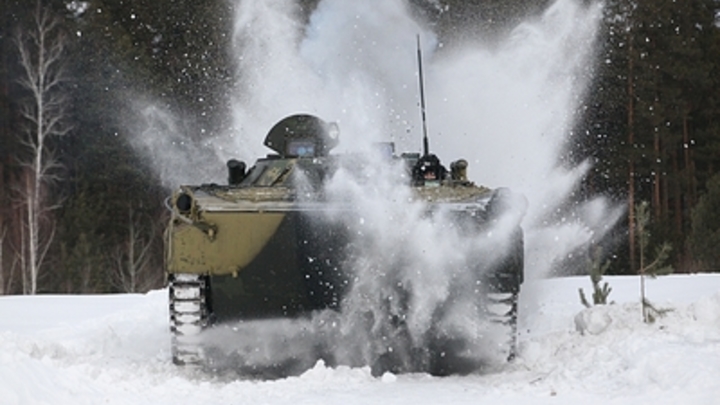 Русская артиллерия “мучила” БМП Bradley, чтобы выманить танк