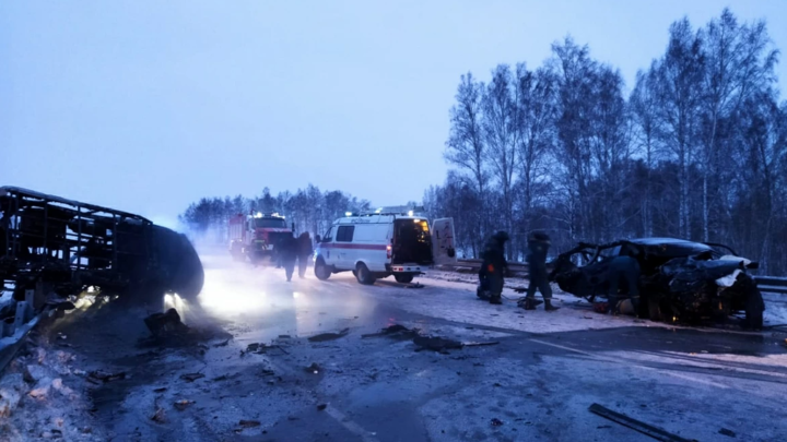 Четыре человека погибли в ДТП с машиной скорой помощи под Новосибирском