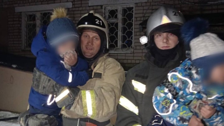 29 взрослых и 7 детей эвакуировали сотрудники МЧС на пожаре в Заволжске