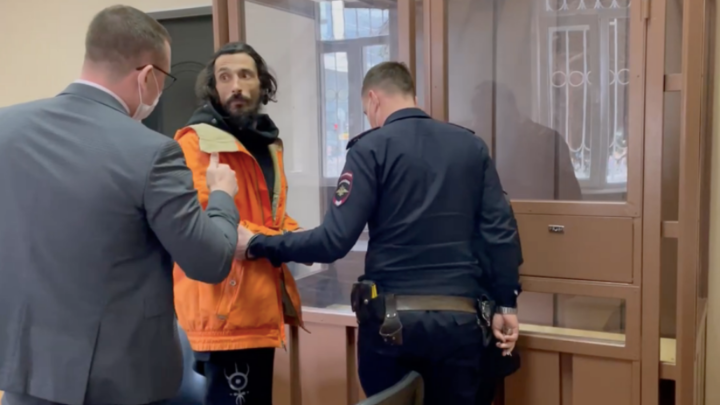 Приезжего из Подмосковья отправили в психбольницу после драки с полицейским на вокзале Краснодар-1