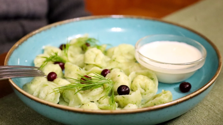 Это что вообще такое? Суп? Мясо? Почему оно дрожит?!: Американец не оценил русскую кухню