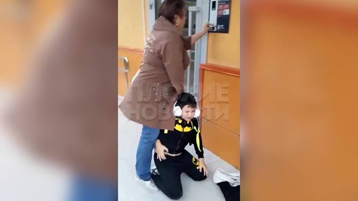 На Кубани пенсионерка ударила мальчика за то, что он пробежался по газону