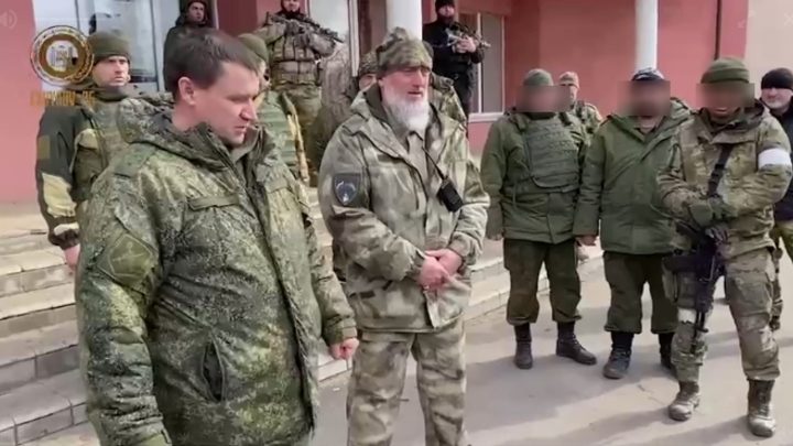 В сети появилось видео вырванных из окружения на Украине российских спецназовцев