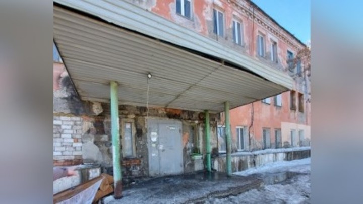 В аварийном состоянии дома в Кургане мэрия обвинила его жителей
