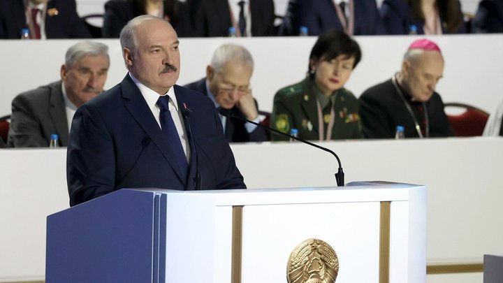 Ещё упаду...: Лукашенко пообещал вовремя уйти на пенсию