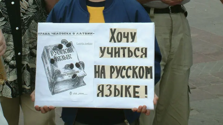 Украинцы выступили против отмены русского языка в школах Латвии: Другого не знают