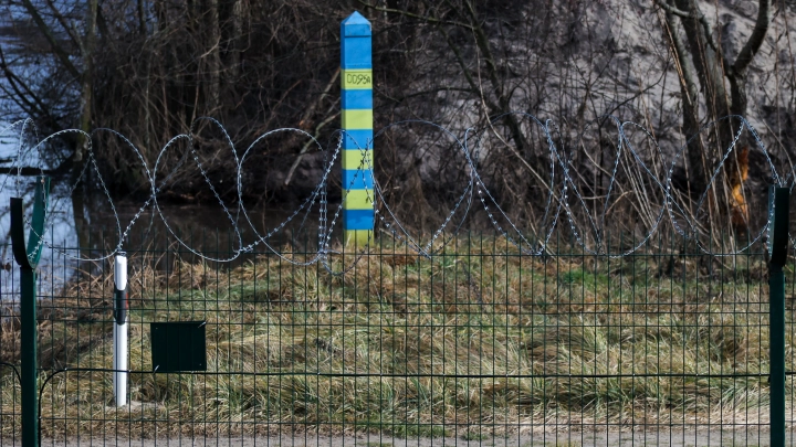 Более 50 тысяч украинцев развернули на границе с Россией из-за связей с террористами и спецслужбами