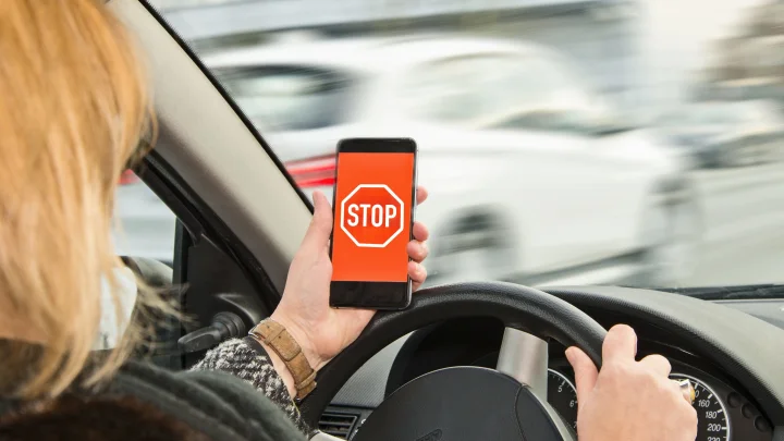 Ваш телефон прослушивают: 5 признаков, что в аппарат внедрился третий лишний