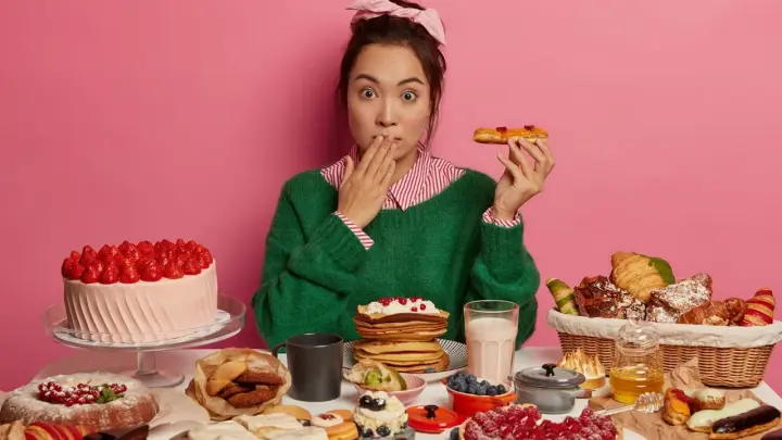 Ночные перекусы - это крик организма о помощи. Психиатр объяснила, в чём корень проблемы