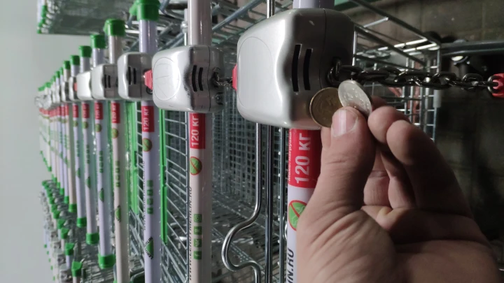 Траты на Новый год сократятся вдвое: жители России выбирают экономию