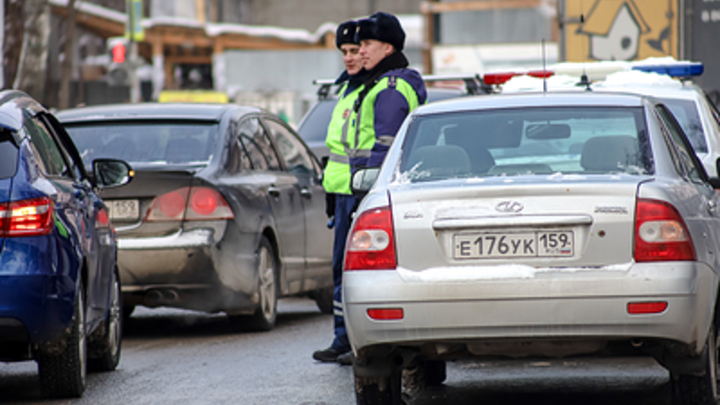 На Кубани задержали пьяного водителя. В машине с ним ехали пятеро детей