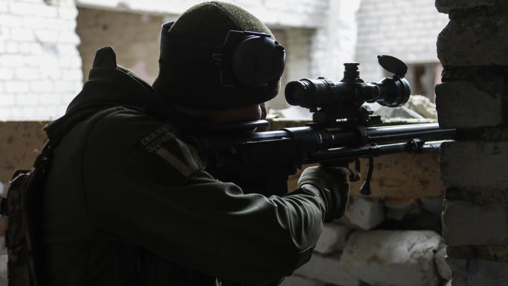 РИА Новости показали, как русский снайпер ликвидировал боевика ВСУ после 4 дней засады