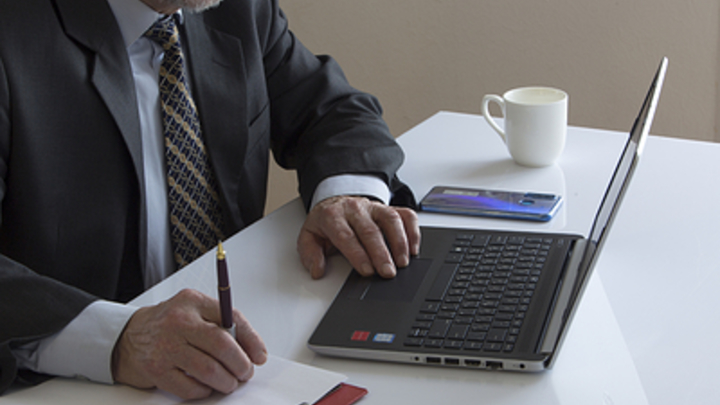 Умные мужчины строят более крепкие отношения: исследование учёных из США