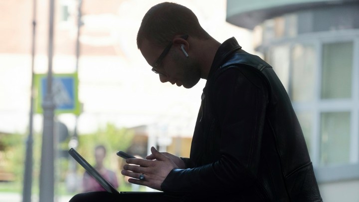 Мошенники взялись за русских через картинки: Вредоносные открытки рассылают в мессенджерах