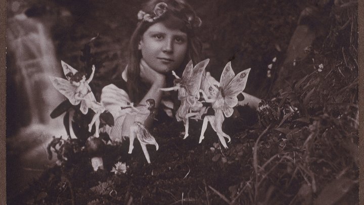 Три фотографии взбудоражили весь мир. Даже классик в Англии поверил в маленький народец