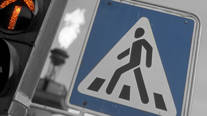 Найден способ спасти пешеходов и уберечь водителей на снежной каше