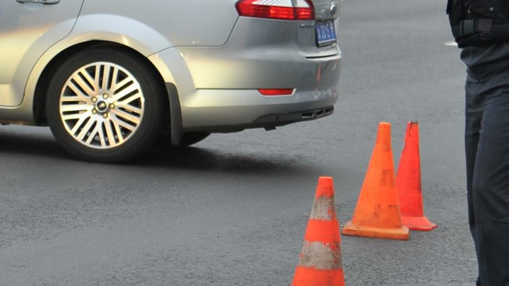 В Петербурге Subaru на большой скорости протаранил полицейскую машину