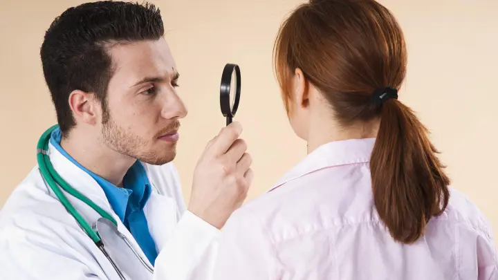 Полная глупость!: Дерматолог назвал ненужные процедуры при лечении акне